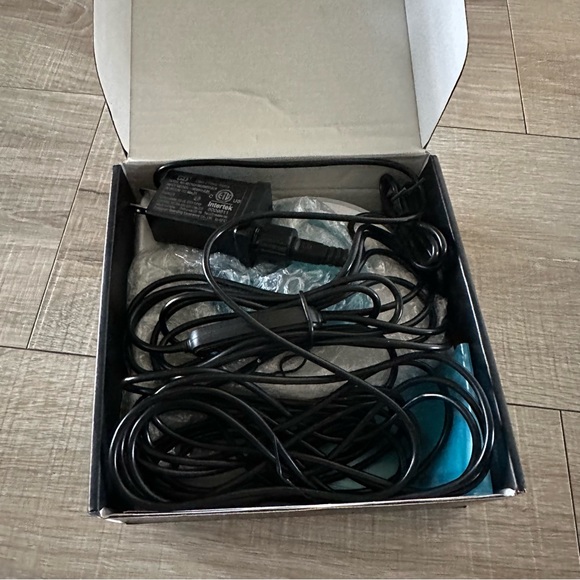 Beautiful pool light - Picture 7 of 8